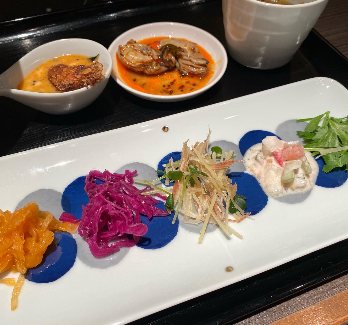 spice_chaimai's tweet photo. 西武渋谷の偏愛食堂@Henaisyokudou で京都のビリヤニ専門店インディアゲートさん@kyotoINDIAGATE の絶品ビリヤニがいただけます！
和のテイストを加えた、秋刀魚と舞茸のビリヤニ&amp;牡蠣と九条ネギのビリヤニ♪
御膳スタイルでひつまぶしみたいにアレンジしながら楽しむことも😍
20日（日）までです🏃！ https://t.co/rwVhRRN0Wl