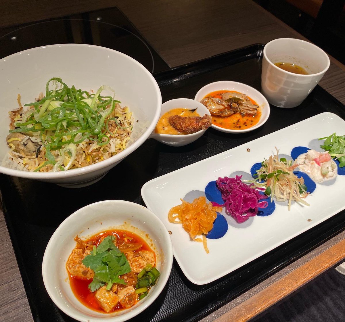 spice_chaimai's tweet photo. 西武渋谷の偏愛食堂@Henaisyokudou で京都のビリヤニ専門店インディアゲートさん@kyotoINDIAGATE の絶品ビリヤニがいただけます！
和のテイストを加えた、秋刀魚と舞茸のビリヤニ&amp;牡蠣と九条ネギのビリヤニ♪
御膳スタイルでひつまぶしみたいにアレンジしながら楽しむことも😍
20日（日）までです🏃！ https://t.co/rwVhRRN0Wl