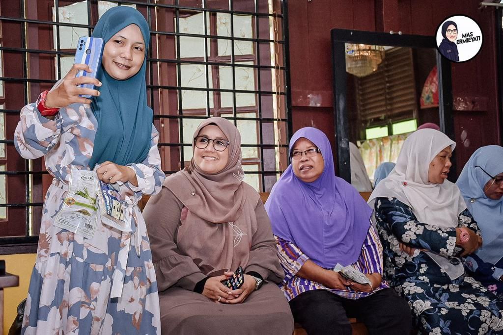 emysamsudin's tweet photo. Bacaan yassin petang ni. Titipkan juga doa buat diri kita, keluarga, agama, bangsa dan negara. ALLAHUAKBAR
#TerusBekerja #TerusBerkhidmat #masjidtanah #calon02 #perikatannasional #PNBEst #BersihDanStabil https://t.co/FY3jR1UoAG