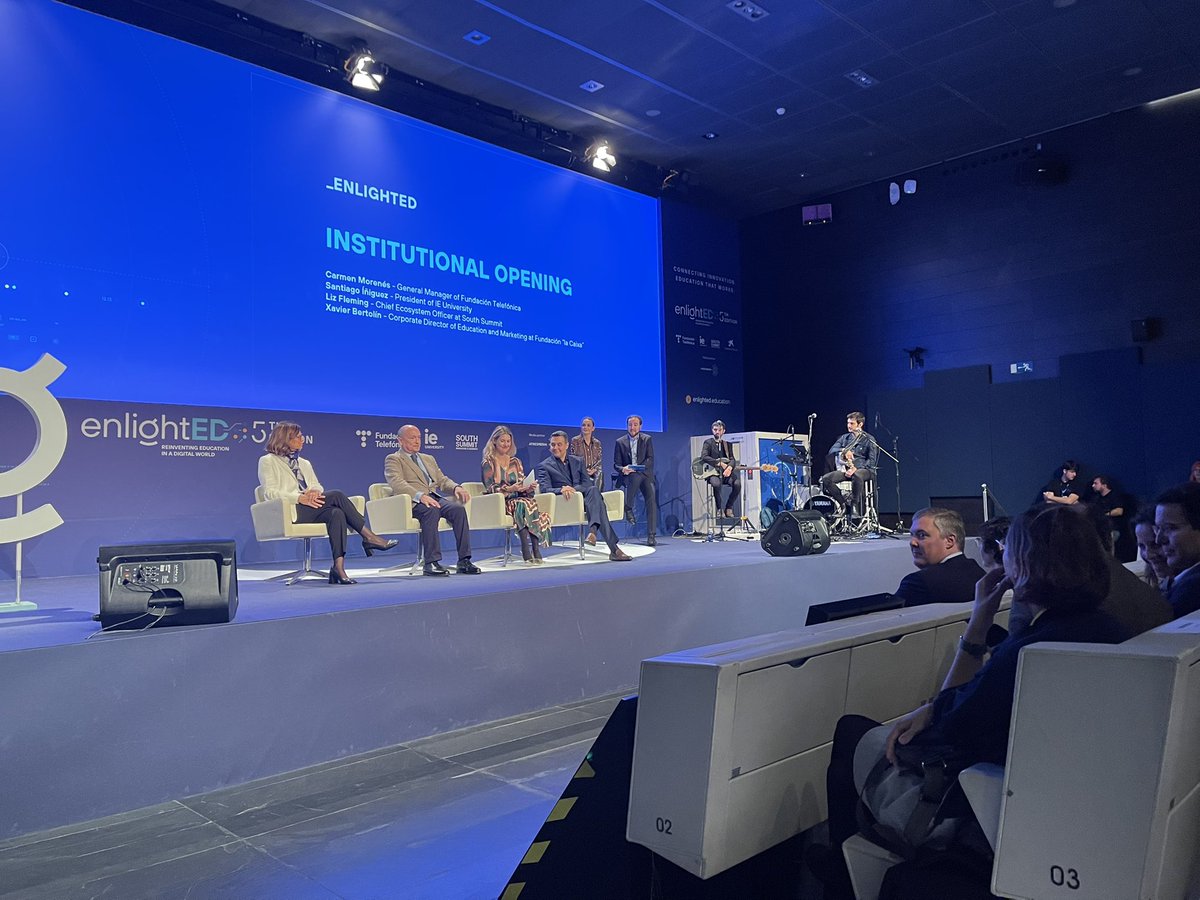 Súper ilusionados de celebrar este año <a href="/enlighted/">AH</a> en la sede corporativa de @Telefónica. Empezamos con mucha energía con <a href="/CMorenes/">Carmen Morenes</a> <a href="/SantiagoIniguez/">Santiago Iniguez</a> <a href="/LDFleming/">Liz Fleming</a> y Xavier Bertolin. No os lo perdáis!!! Podéis seguirlo en directo!