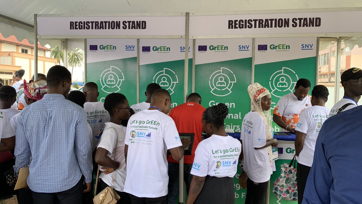 SNVGhana's tweet photo. We kicked off the 2022 Green Regional Job Fair in the Ashanti Region yesterday and welcomed hundreds of youth #jobseekers, #greenentrepreneurs and public and private sector partners in the #circulareconomy

#AfricaTrustFund #GrEEnProject https://t.co/K4Mau21Uz6