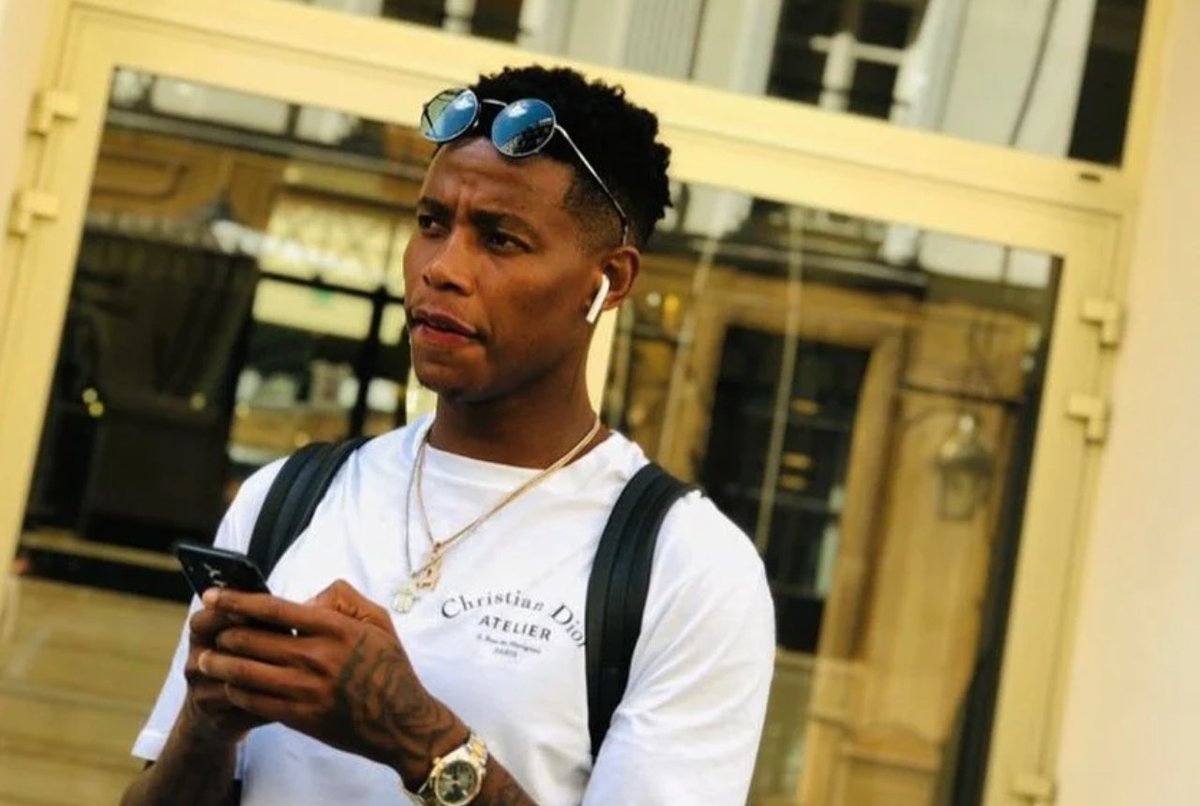 Mamelodi Sundowns' luxury-loving star showcased a pricey high-end bag on his Instagram worth 50K! 🤯 Check it out! ➡️ bit.ly/3AntgZx #FanPark