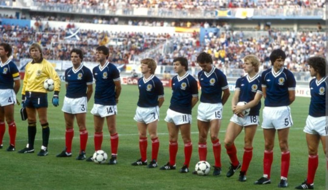 MemoriesMilan's tweet photo. Mondiali di #Spagna82,partita #Scoziaurss primo turno.
La #Scozia schiera fra gli altri #Souness,#Strachan e #Archibald.
Ma sopratutto,lo squalo #Jordan,punta del #Milan appena retrocesso.
I sovietici hanno #Dassaev in porta e il pallone d'oro Oleg #Blockin davanti.
👇 https://t.co/MFPqqY4Upz