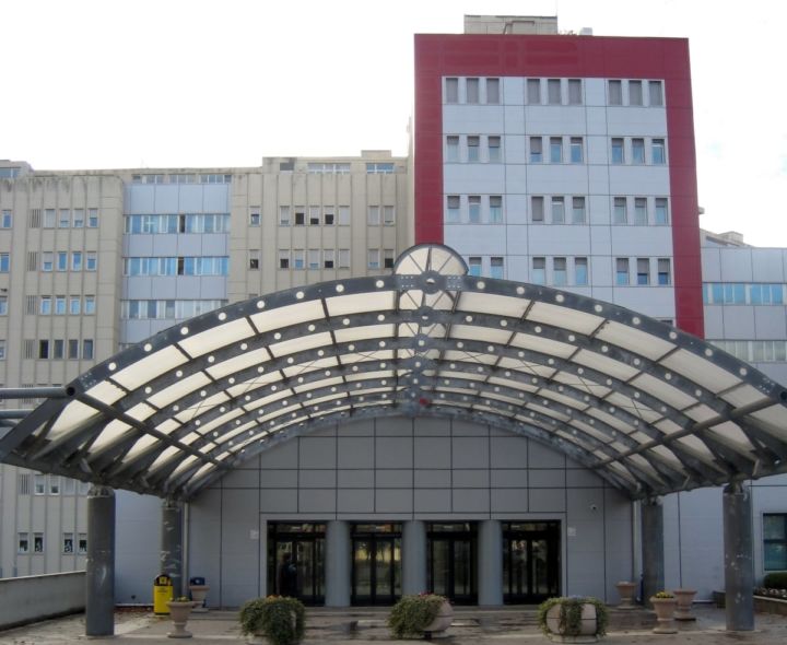 Principio d'incendio in un reparto dell'Ospedale di Perugia: molto fumo ma nessun problema per le persone umbriadomani.it/in-rilievo/pri…