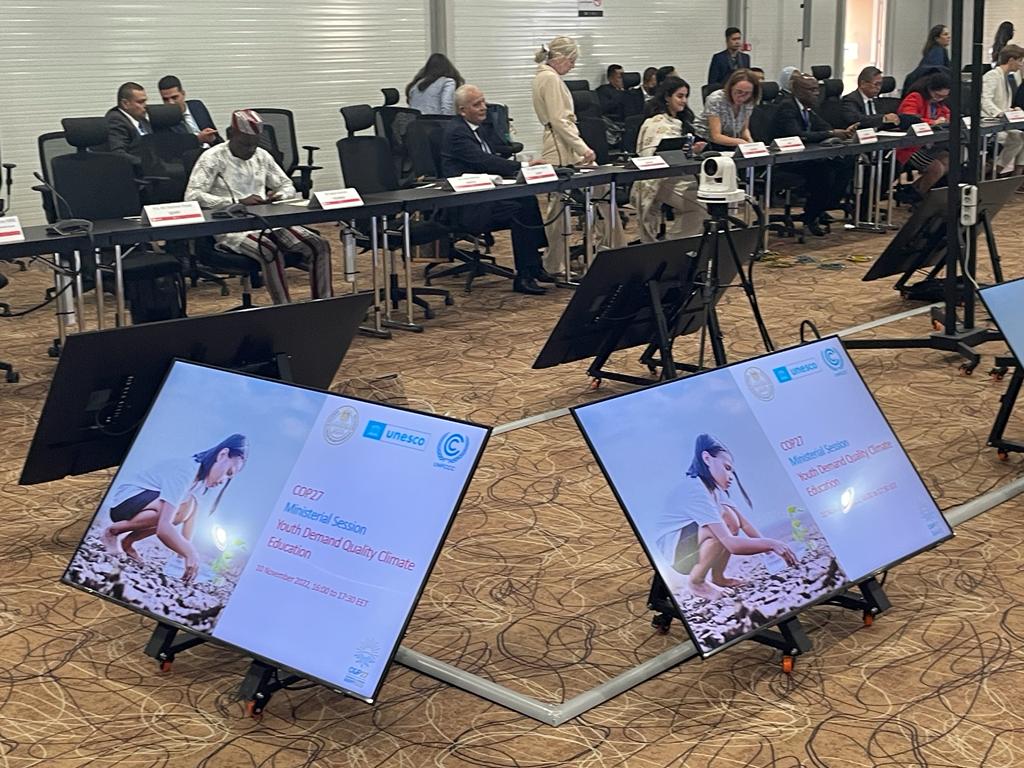 UNESCO_Dakar's tweet photo. L'@UNESCO_fr a apporté une contribution majeure à l'éducation au #changementclimatique au Side Event sur l'#éducation et formation sur l'adaptation : actions transformationnelles et ressources de partage Sud-Sud-Nord au pavillon de la @OIFrancophonie à la #COP27
#AUF
#OCE
#AFD https://t.co/bgjnSFC4Gy