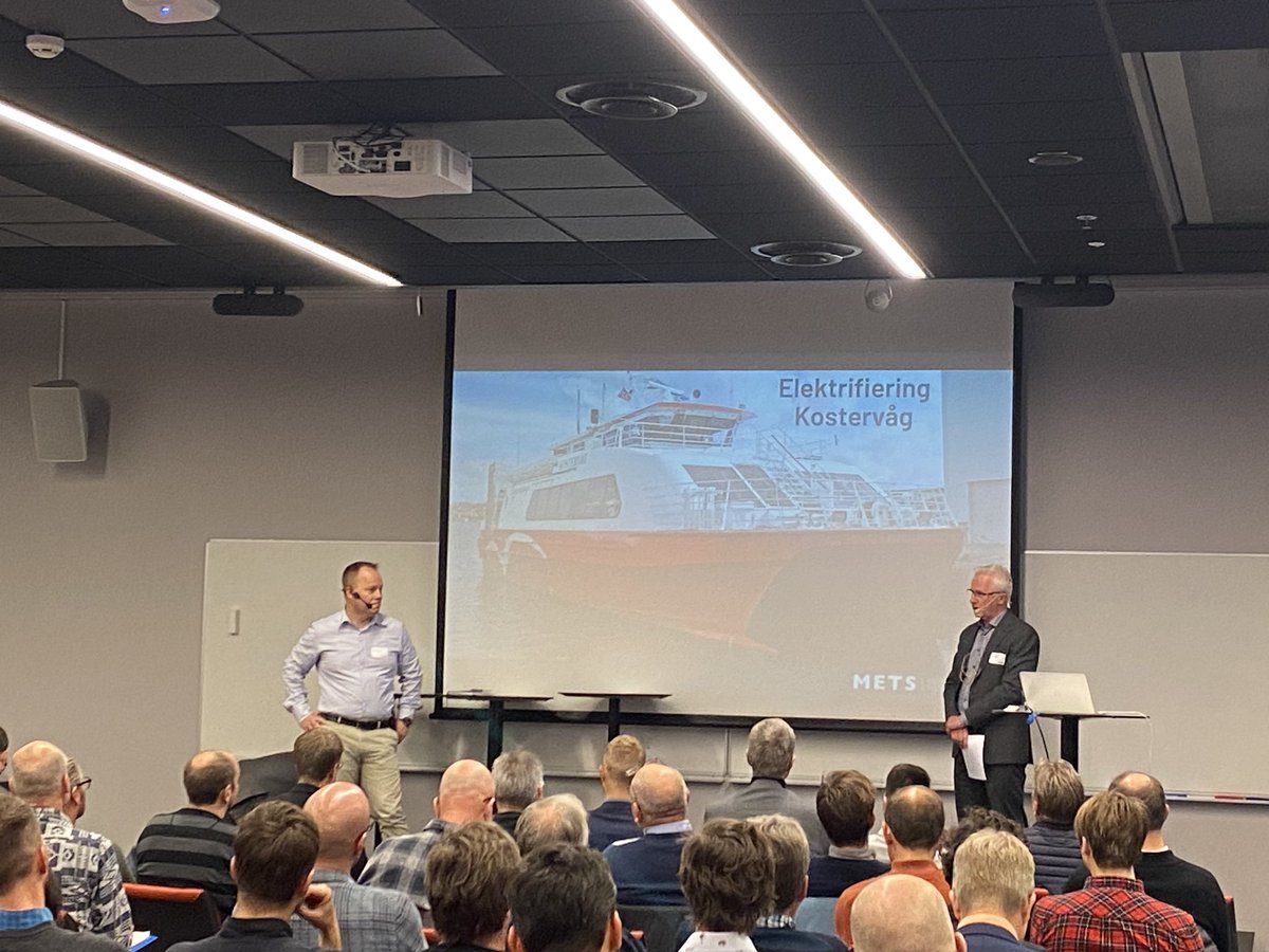 LighthouseSE's tweet photo. Efter en välbehövlig fika går vi över på mindre fartyg där Per-Erik Larsson och Johan Marcusson från METS Technology presenterar arbetet med att elektrifiera Kostervåg https://t.co/qIUOjKqefW