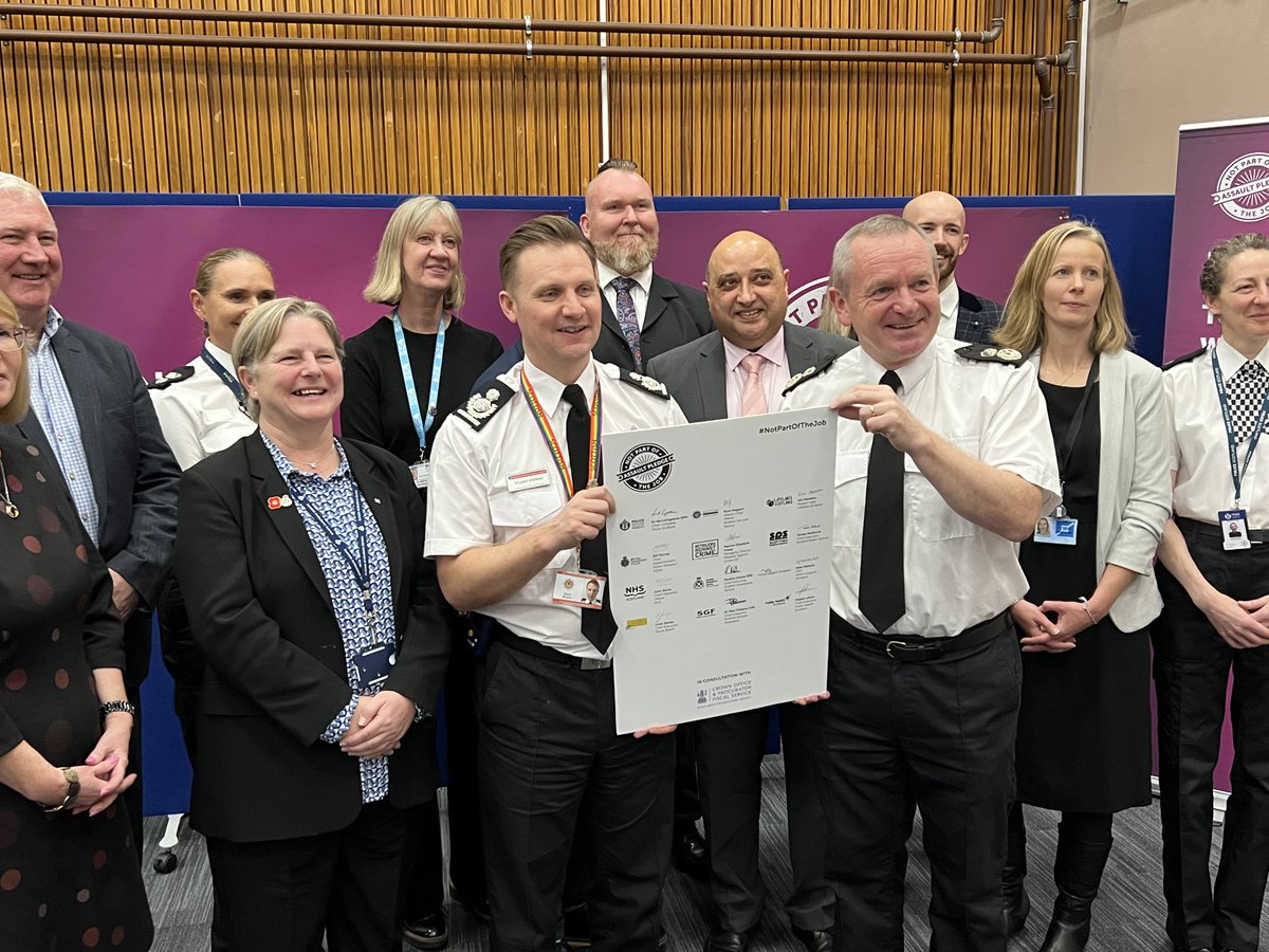 We’re supporting partnership to reduce violence & abuse against workers 🚨 Front line staff provide an essential community service 👨‍🚒👮‍♀️🙎‍♂️, it's unacceptable they often face threating abuse & violence. #NotPartofTheJob For more: ow.ly/BPSi50LFBfV & ow.ly/6qbH50LFBfZ