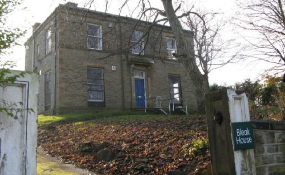 We have A NEW HOME...goodness me we have been like snails this last few years moved from one place to next!
We finally have a secure place, a proper safe place ti make magic happen 💜
We are now full time at Bleak House 200a Ealand road Batley