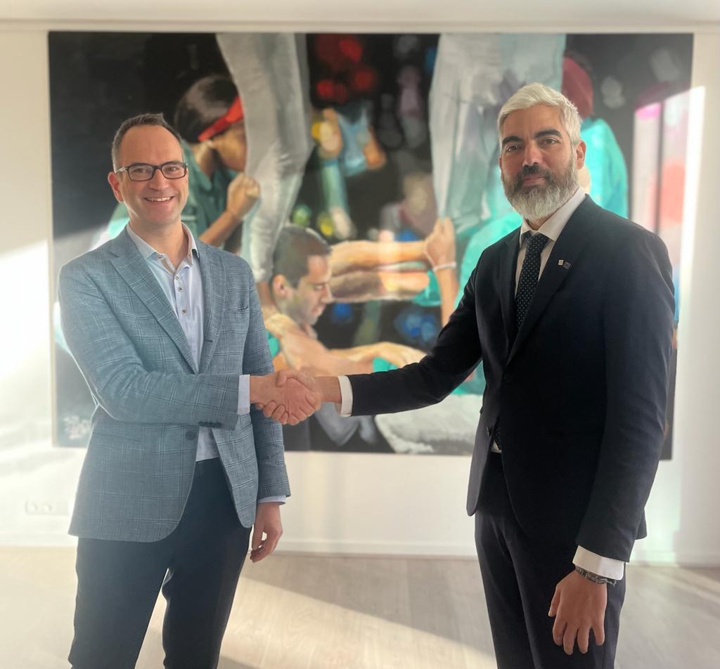 Catalonia_EU's tweet photo. 📸 El delegat @ignasics s'ha reunit avui amb el nou equip directiu del @CasalCatBRU i el nou director general de la @Catexterior, Rafel Caballeria

🇧🇪 Seguim treballant plegats per la comunitat catalana a Bèlgica! https://t.co/Y8KCcsTMC9