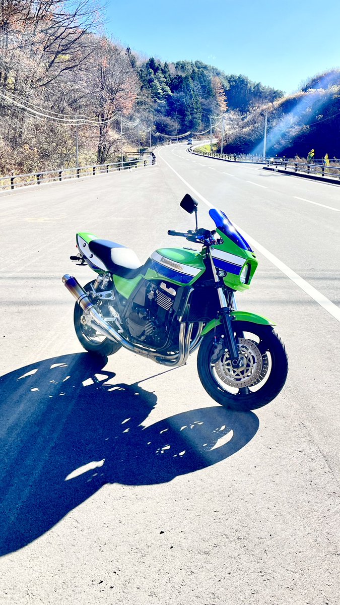CB1000RSCB1000F's tweet photo. 午後からおバイクしてやりました😊
いつもの画像みたいですが今日のです…HOMEコースになりつつあります。
他人の家の庭の中通ってるみたいなR349、大好物♡
ただし、ブラインドは注意⚠️
#ZRX1100
#CB1100RS
#R349
#鮫川村
#棚倉鮫川線 https://t.co/pw8Oz9F0IX