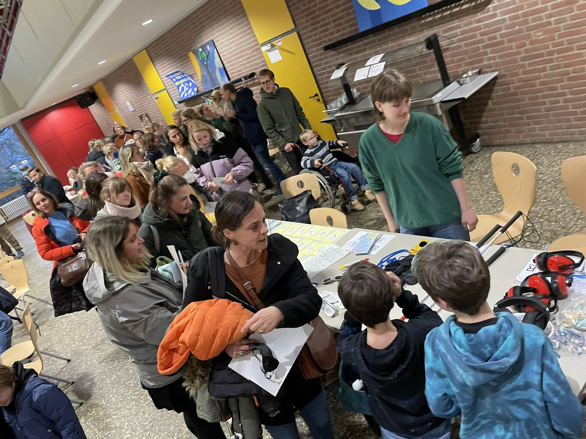 Barriere Check in der Primus Schule. Fazit: Hier haben wir noch einige Barrieren gefunden, die bearbeitet werden müssen, damit unsere Schüler‘innen die Schule besonders am Standort Geist gut erreichen können.