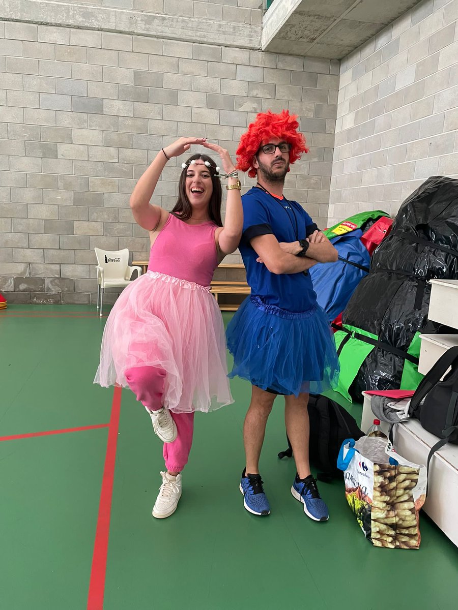 DavidyMarta_EF's tweet photo. El pasado viernes fue nuestro turno en cuanto a la simulación docente. Nuestro saber básico fue el de coreografías y en las próximas líneas os contaré un poco como fue nuestra experiencia y como se desarrolló la sesión ⬇️⬇️⬇️
@EFsaludable_UIB #22121_UIB https://t.co/QR28kPL13H