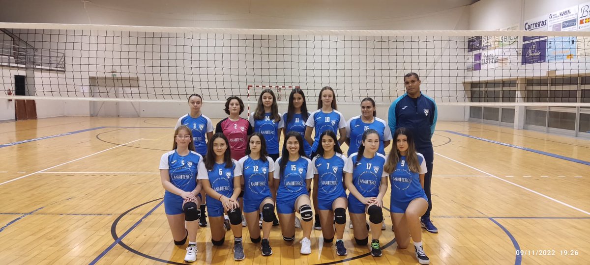 CDSCiprian's tweet photo. Este sábado debutan as rapazas do Club. Teremos dous partidos pra disfrutar no pavillón da Veiga, as 10,00 contra o C.V. Narón Volea e as 13.00 contra o C.V. Narón Volea C. Ven ata A Veiga disfrutar do Voleibol.
#animorapazas
#comparteanosapaixon
#anaotero
#Frigomar
#jofrasa https://t.co/UP2GVT2da5
