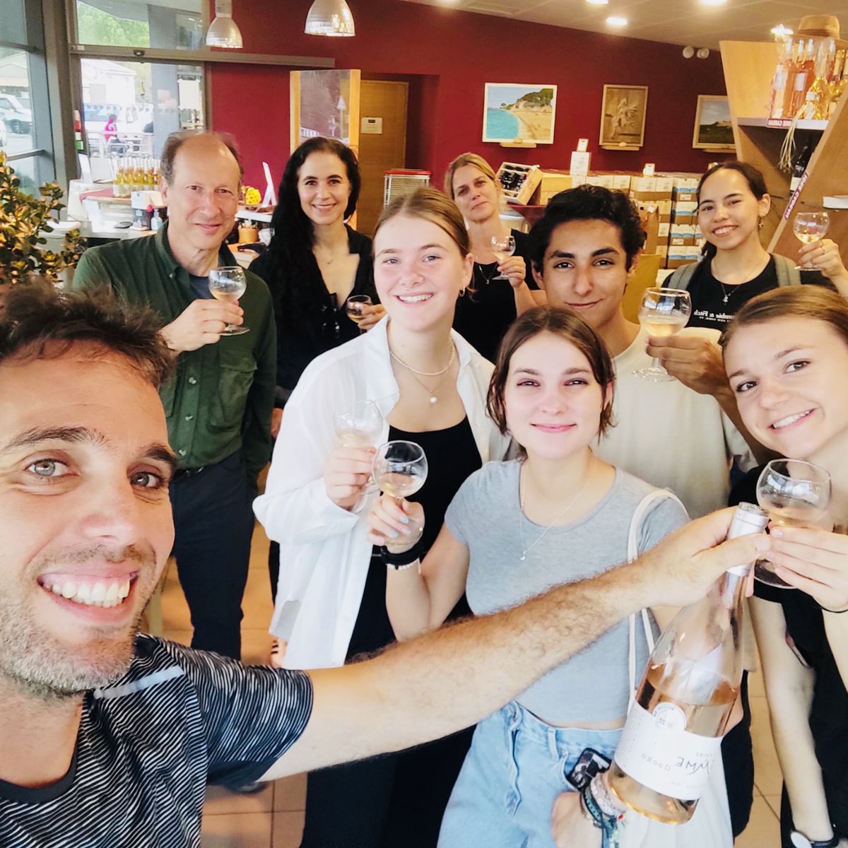 Après une randonnée au sommet du Pic Saint Loup nos étudiants ont pu déguster des vins de la région. Au cœur du Languedoc Roussillon, l’appellation Pic Saint Loup compte plus de 70 domaines, ce qui signifie plusieurs centaines de cuvées à forte personnalité 🍷🇫🇷😊. 

#PicStLoup