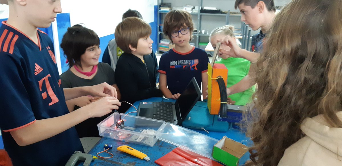 InigoAritzaIkas's tweet photo. Aurreko asteetan, LH3 eta DBH3ko ikasleak EKImaker proiektuarekin jarraituz, elkarlanean sortutako KOKO robota ezagutu dute.
#lankidetza #sortzailea #stemschoollabel #STEM https://t.co/ZfhVo62PSu