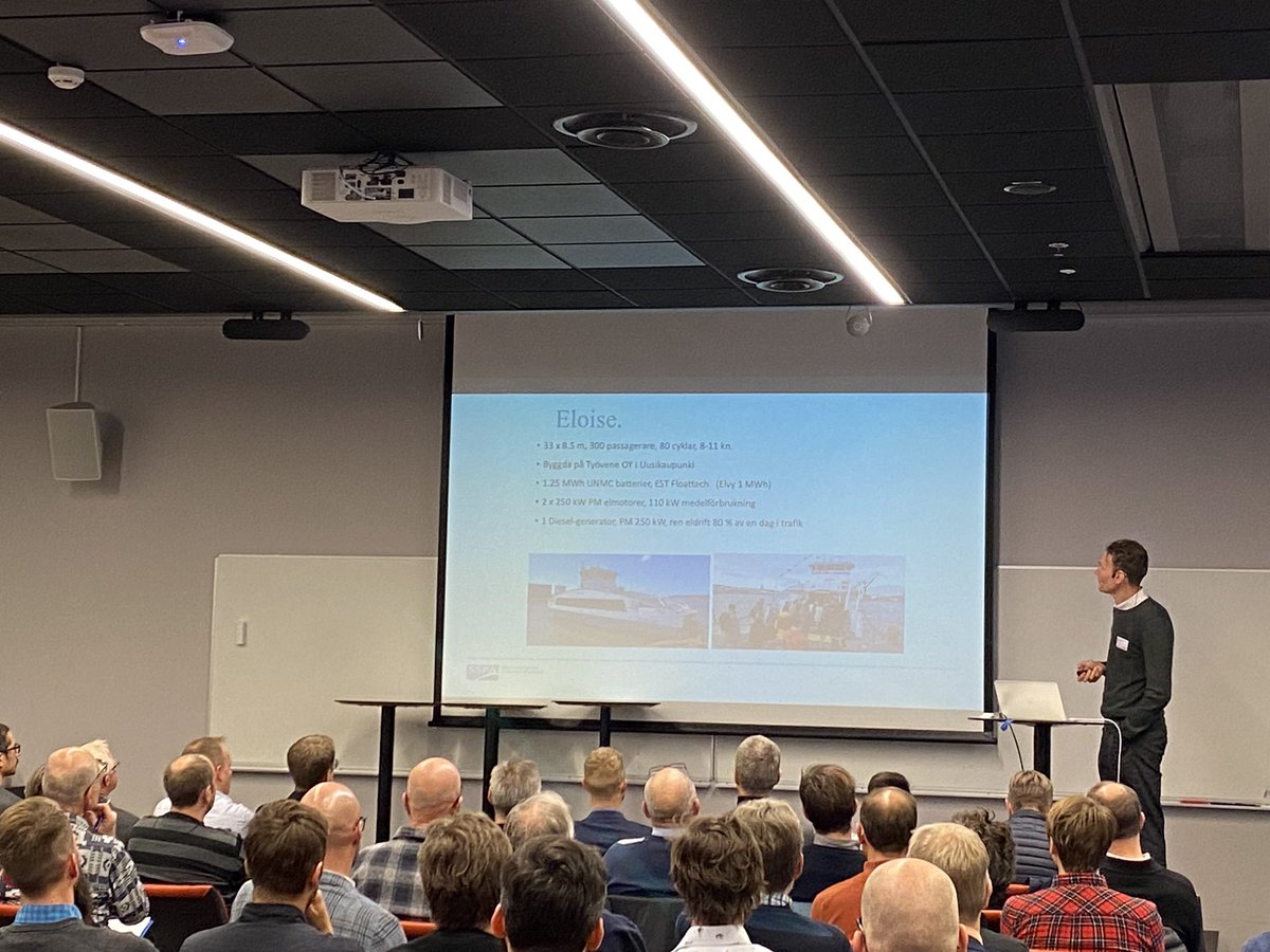 LighthouseSE's tweet photo. Sist ut att presentera installationer på små fartyg är Staffan Sjöling från SSPA, numera en del av @RISEsweden,  som presenterar batteriinstallation ombord vid nybyggnation. Exemplen Staffan visar är elfartyg som är upphandlade av @vasttrafik för trafik i Göteborg https://t.co/33onzie4Tu