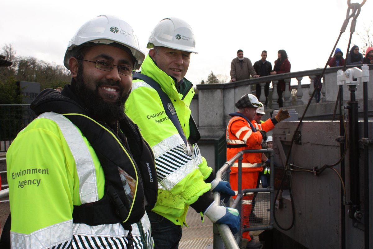 EnvAgencyJobs's tweet photo. #AreaDirectors are integral to delivering the #EA's corporate ambition - creating a nation resilient to climate change, with healthy air land and water. We're looking for an #AreaDirector to provide great leadership, to shape and be part of our journey. https://t.co/jeoHh5tWaR https://t.co/JrUNm9p3N7