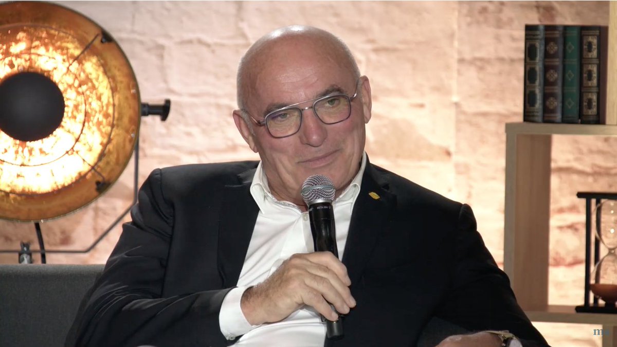 📢 "La technologie n'est qu'un outil. (...) Nos clients ont besoin de l'Humain dans leurs relations quotidiennes." 💬 @Loic_Cantin, Président <a href="/FNAIM/">FNAIM</a>

L'interview 👉 youtu.be/Qc8JjWRuius
Nos vidéos 👉 metashift.fr/nos-videos/

#copropriété #logement #transitions