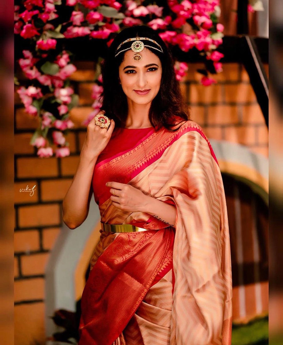 #RadhikaNarayan looks radiant in her latest saree avatar.