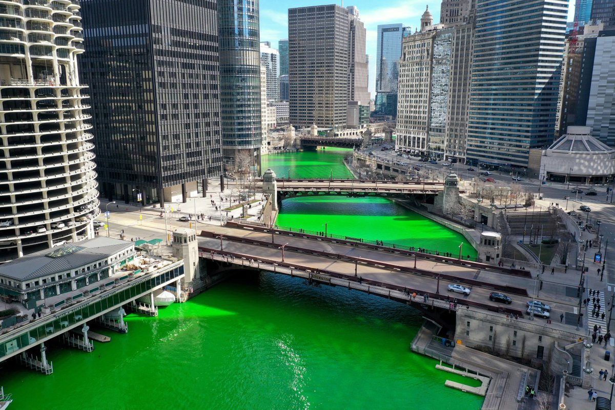 AmericanIrishSL's tweet photo. For #StateSpotlight we're looking at Illinois. According to the latest federal census, over 1 million people claim Irish ancestry in Illinois, with city of Chicago known for having one of the largest St. Patrick's Day celebrations where they famously dye the river green. https://t.co/MGgUUAcoCL