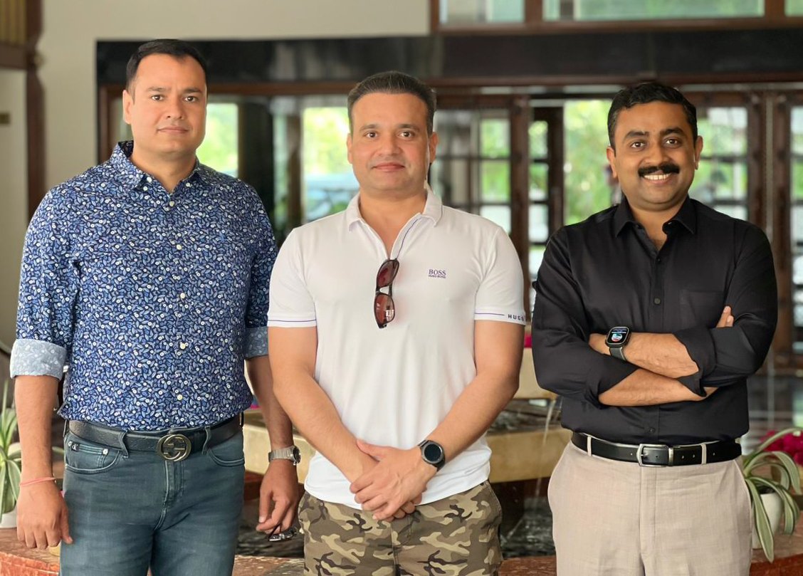 ipspankajnain's tweet image. Meeting #Batchmates is always a source of happiness.
#Janmejya #Deepan
#Gujarat