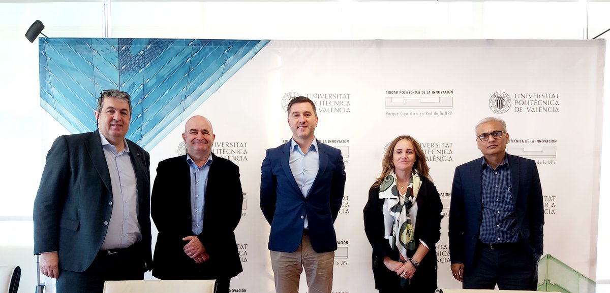 UpvInnovacion's tweet photo. It was a pleasure to host representatives from Arrow Electronics @ArrowGlobal, @COITCV and @GVAIvace.
We showed our university campus at Valencia, the cutting edge innovation for electronic companies and talent made in @UPV every year.
#UPVInnovation
#MakingFutures https://t.co/uXmaesEHmq