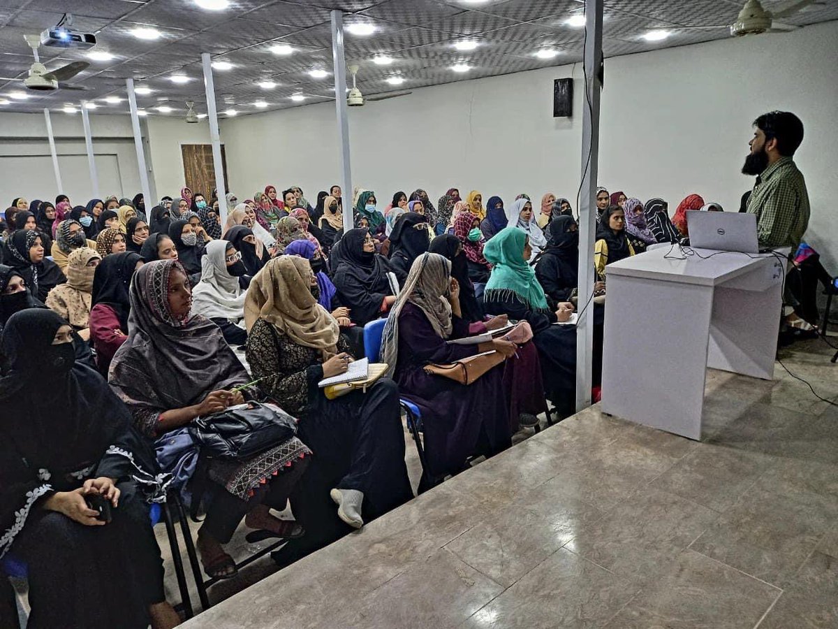 ZafarJdc's tweet photo. 𝗔𝗺𝗮𝘇𝗼𝗻 Batch-01 Class at JDC Free IT City.
Time slot: 9AM-10AM (Girls only)
For more details please call us at 021-36641024
.
.
.
#jdc #jdcfoundation #jdcfreeitcity #itcenter #freecourses #amazon #amazoncourse #digital #digitalart #ecommerce #dropshipping https://t.co/NK79MVBCIx