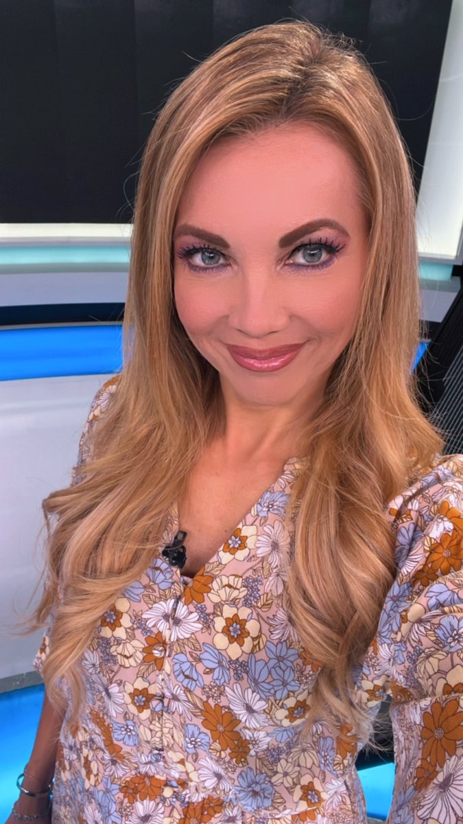 JaceyBirch's tweet photo. Tuesday’s Fashion along with Bella! She truly is a beauty up for adoption at @humanemiami - go check her out today! #ootd #AdoptDontShop https://t.co/2xKcICeOPC