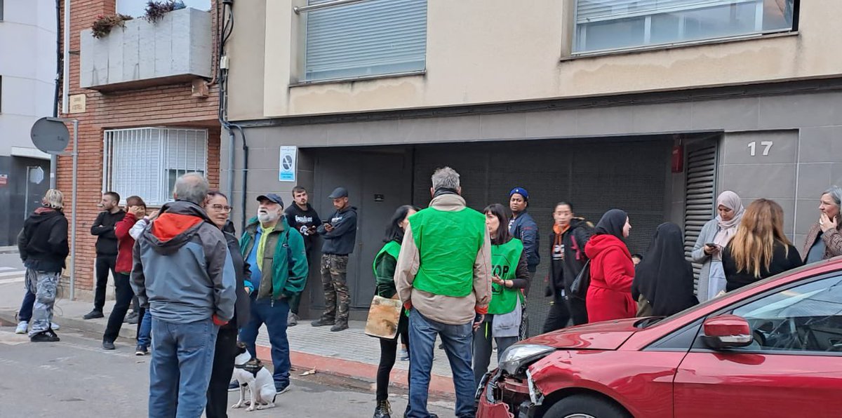 PAHC_Sabadell's tweet photo. 🟢Els dos desnonaments han estat suspesos!🟢

Tot i la presencia policial de mossos aquest matí al primer desnonament, hem aconseguit que marxessin i els dos desnonaments s’han pogut aturar🎉

Gràcies a tothom que ens doneu suport en els moments més difícils 💚

Seguim‼️ https://t.co/7VK9fqi2JP
