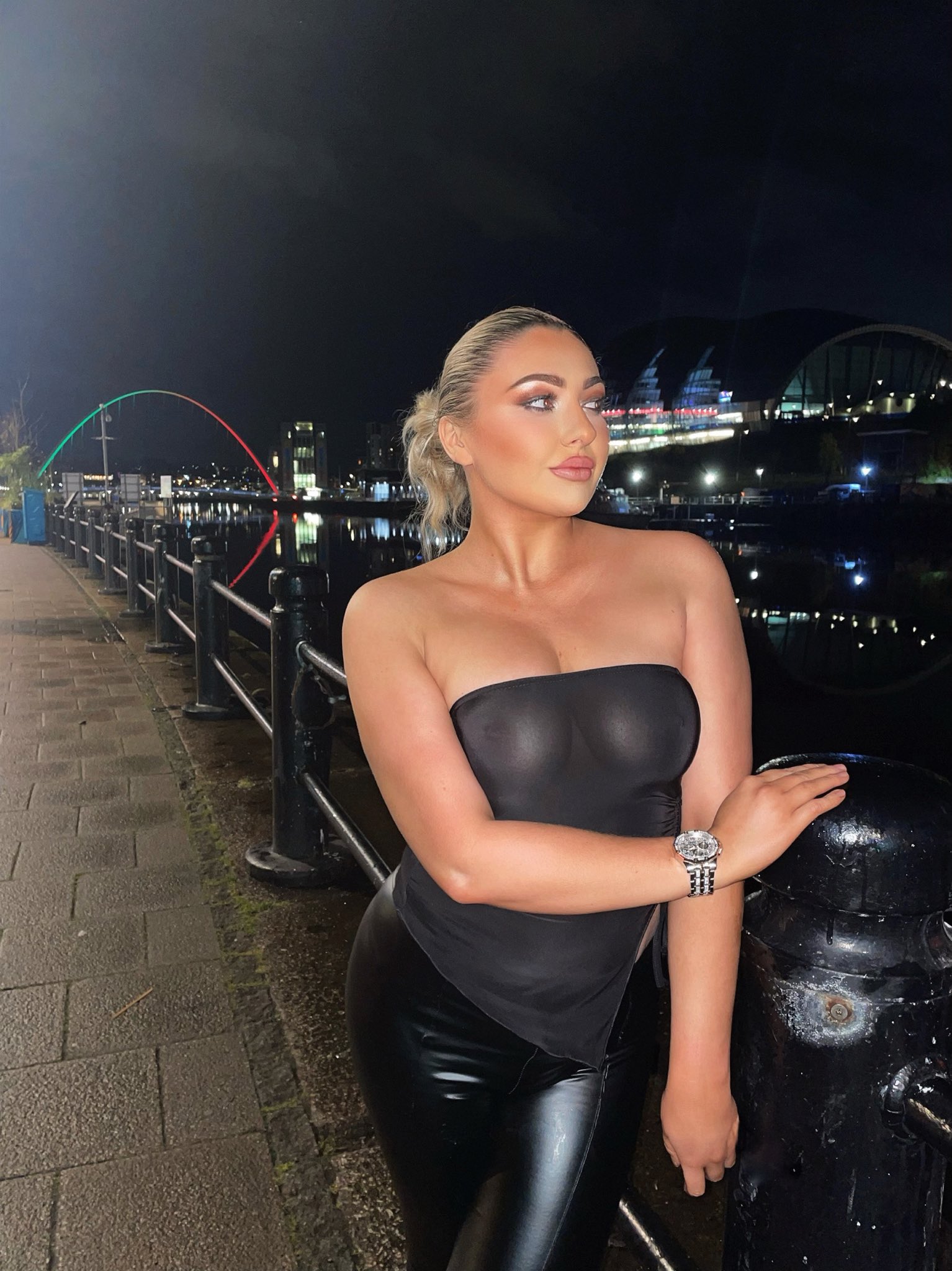 NINA WOOLLEY on X: Newcastle girl 🖤🤍 t.cofT13mVbO4z  X