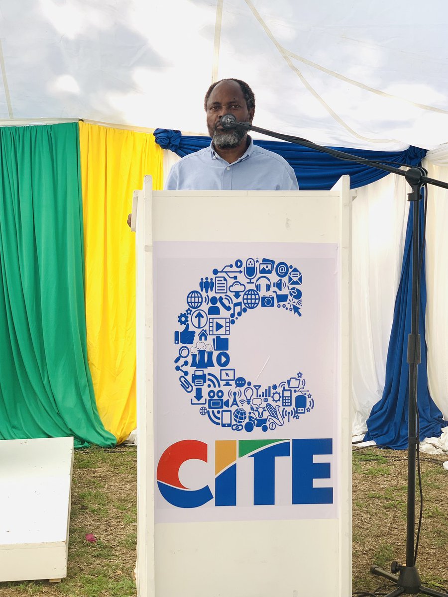 citezw's tweet photo. Chris Chinaka the Editor in Chief of @ZimFact shares on the use of fact check and digital security to counter information disorders.
#Asakhe
#JournalismEducation
#JournalismExcellence
#MediaViability
#FutureJournalism
@NamMediaTrust @dw_akademie @misamalawi https://t.co/lQ8XVYjVln