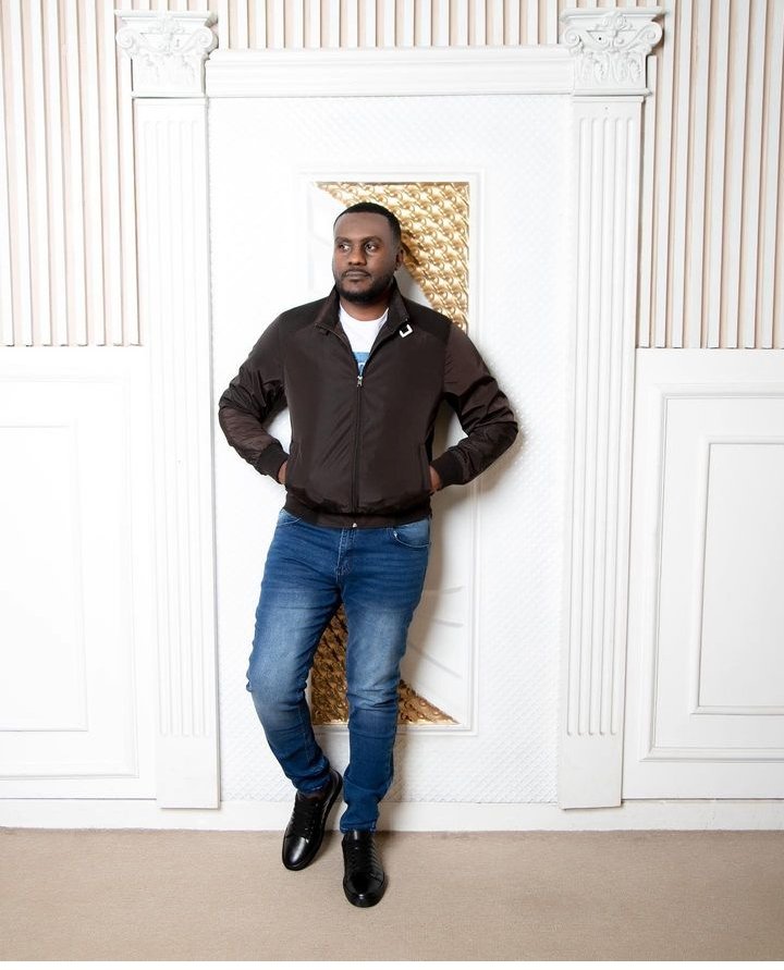 Keep warm &amp; shine in style 
🔸 Jacket 6500ksh
🔸 T-shirt 1500ksh
🔸Slim fit jeans 1800ksh
🔸 Sneakers 500ksh
☎️Call or WhatsApp 
0716 057 611 : 0736 557 611
 📍Visit us we are located Along Biashara street Yala Towers First floor Shop no.101
🚚We deliver country wide vie parcel.