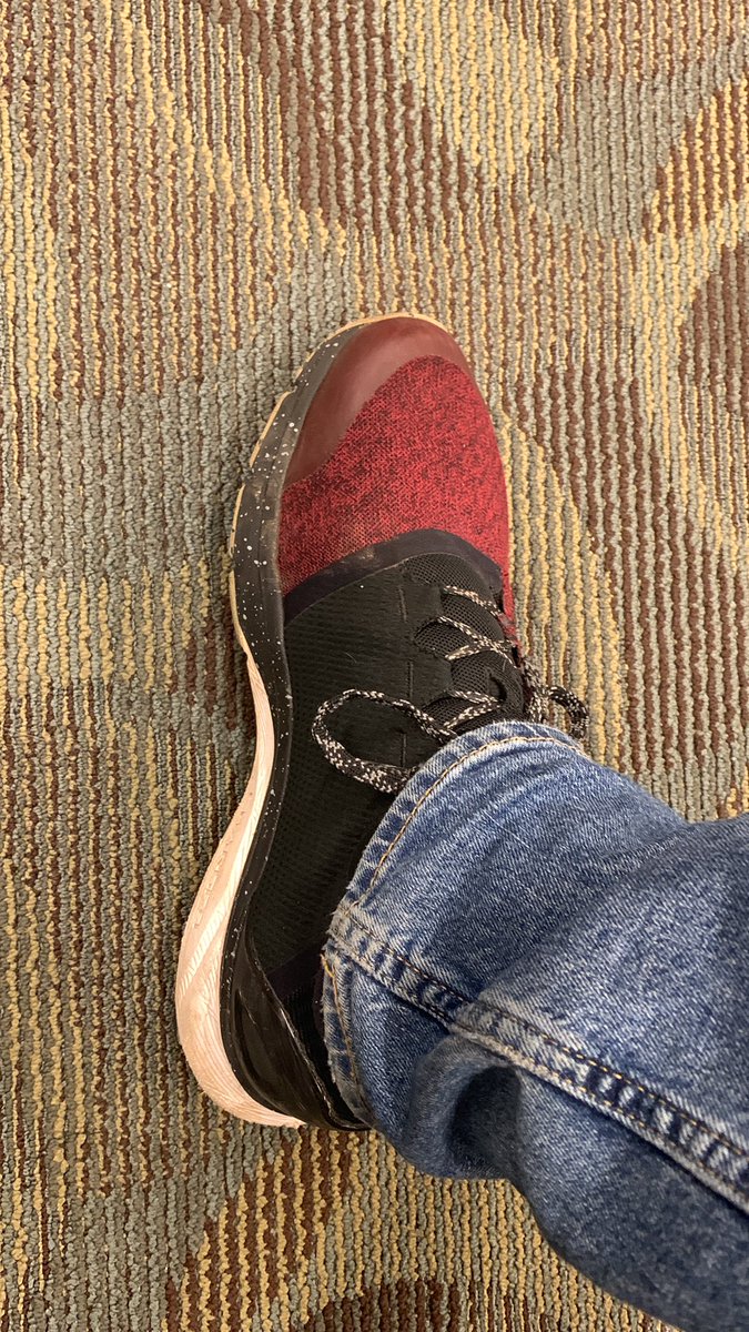 wbj3rd's tweet image. Someone just dropped $218,750 to buy Steve Jobs’ old Birkenstocks — a record for sandals sold at an auction.  How about these?