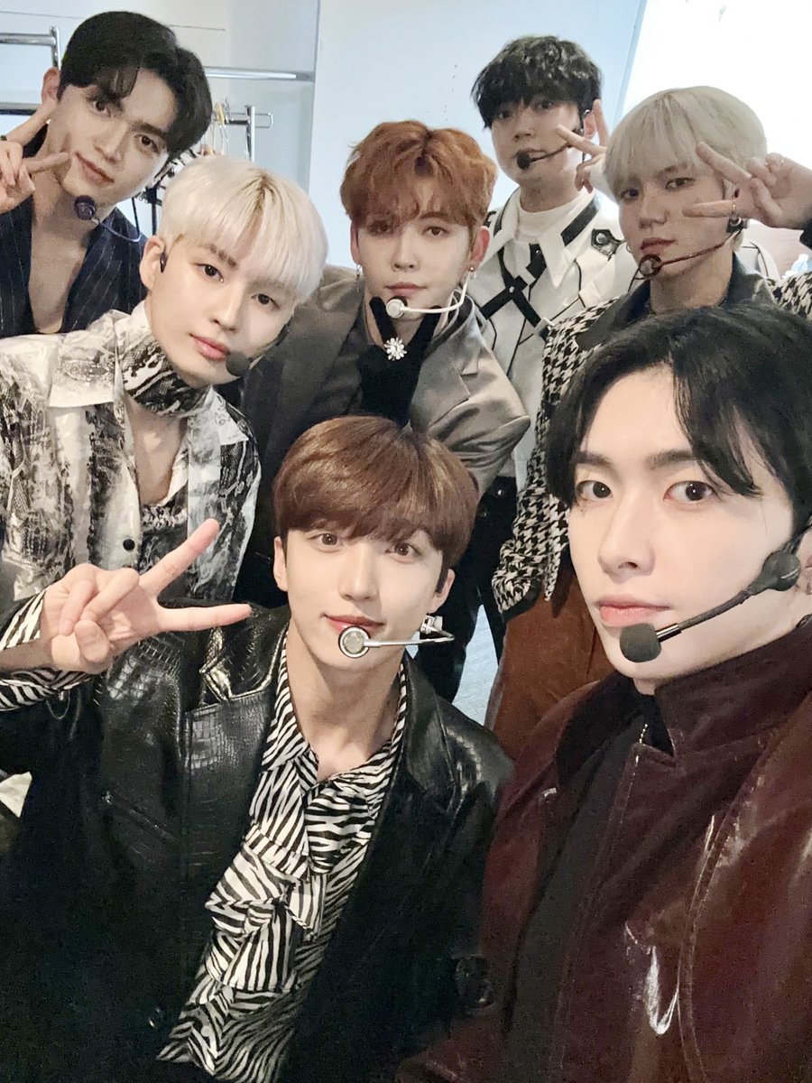 UP10TION's tweet photo. IN TOKYO 1st DAY with HONEY10 🍯✨

#업텐션 #up10tion #WhatIfLove #CodeNameArrow https://t.co/gZQ9mq4NK7