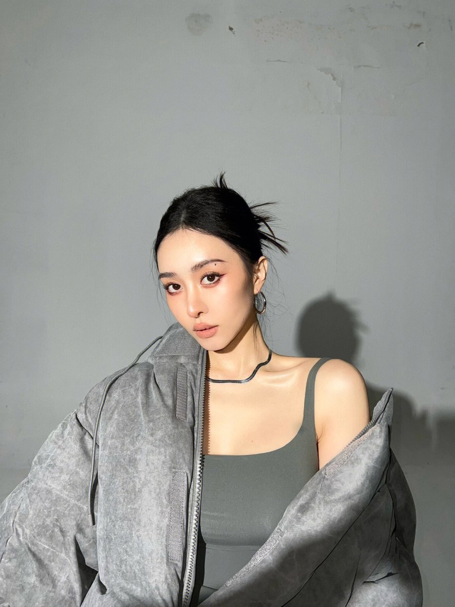 Vicki_abby_'s tweet photo. Sometimes, all we need is a calm heart. #lifestyle  #Model #Photography #Fashion #Wear #Beautiful #Queen #Clothing https://t.co/ZohfUB24OG
