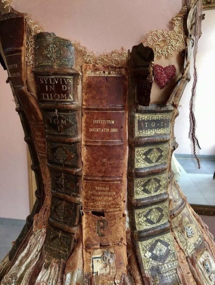 A ‘book dress’ by contemporary French designer Sylvie Facon. #WyrdWednesday #LegendaryWednesday #BookChatWeekly #steampunk