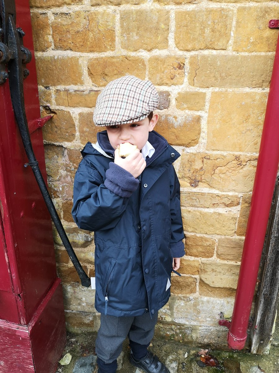 LaxtonJunior's tweet photo. Year 2 have arrived at @HoldenbyHouse for their Victorian experience. Time for a quick play and fruit before the hard work begins! #WeAreLJS #LJSYearTwo #Victorians #LoveOfLearning https://t.co/Gq9JPQBx17