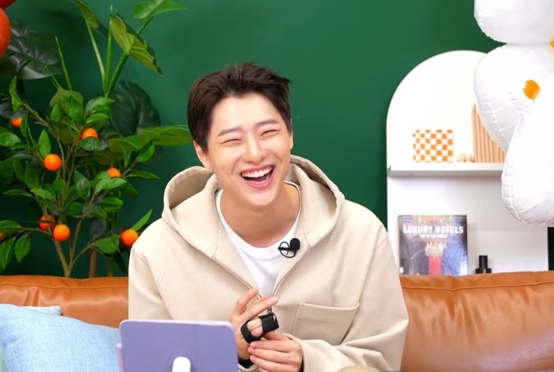 SuporteWoodzBRA's tweet photo. TRAD | thread com traduções da live de hoje. 

(a adm vai atualizando conforme for saindo as traduções em inglês) 

#WOODZ #조승연 @c_woodzofficial @_chowoodz https://t.co/gs9pyRK1RB