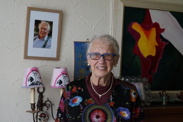 Valkenswaard24's tweet photo. Mary Mulder (76) doet haar schrijnende verhaal. Ze was jarenlang mantelzorger van haar man Frits, maar ging daar zelf aan onderdoor en viel flauw. ๐ฌ
Lees het hier ๐ https://t.co/qCeBPEZyab
#Mantelzorg #Valkenswaard #Dommelen @omroepbrabant #Valkenswaard24 https://t.co/a1VJlNA8TA