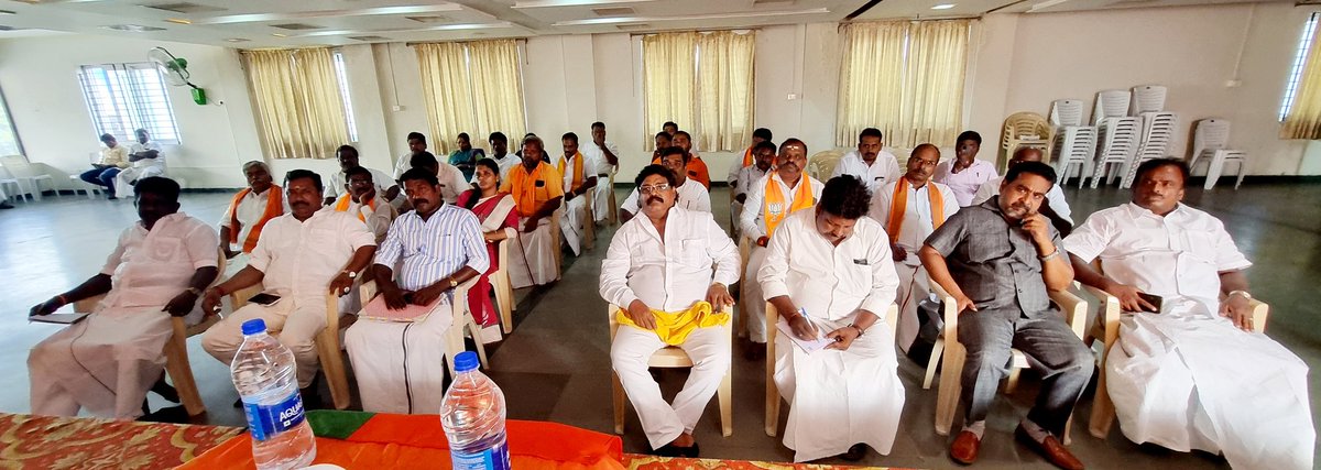 MouryaBjp's tweet photo. ತಮಿಳುನಾಡಿನ ಪೆರಂಬಲೂರುನಲ್ಲಿ ಬಿಜೆಪಿ ಎಸ್,ಸಿ ಮೋರ್ಚಾ ರಾಜ್ಯ ಪದಾಧಿಕಾರಿಗಳ ಸಭೆನಡೆಯಿತು. ದೇಶದಲ್ಲಿ ನಡೆಯುತ್ತಿರುವ ಬಸ್ತಿ ಸಂಪರ್ಕ ಅಭಿಯಾನ ಕಾರ್ಯಕ್ರಮದ ಬಗ್ಗೆ ಸವಿಸ್ತಾರವಾಗಿ ಚರ್ಚಿಸಲಾಯಿತು @LalSinghArya @blsanthosh @CTRavi_BJP @tnbjp @Bjpkar @annamalai_k https://t.co/YBxdYKW4px