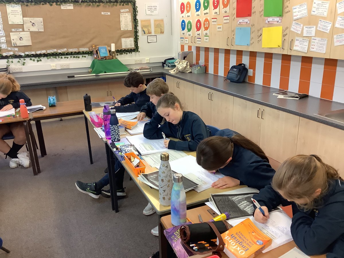 StJoesPenketh's tweet photo. Year 5/6 MR are writing information texts about Annie Edson Taylor. Y6 are even including passive voice! #englishstjoes #queenofthefalls https://t.co/GQkvcX53g0