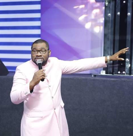 PapaEben_OAnsah's tweet photo. This is a week of positive SUDDEN SHIFTS for you in Jesus Name!! 

#Jesus #WinningSouls #PapaEben #GemChapelDome 
#PlaceOfGlory2 https://t.co/gS4Fg8zPwh