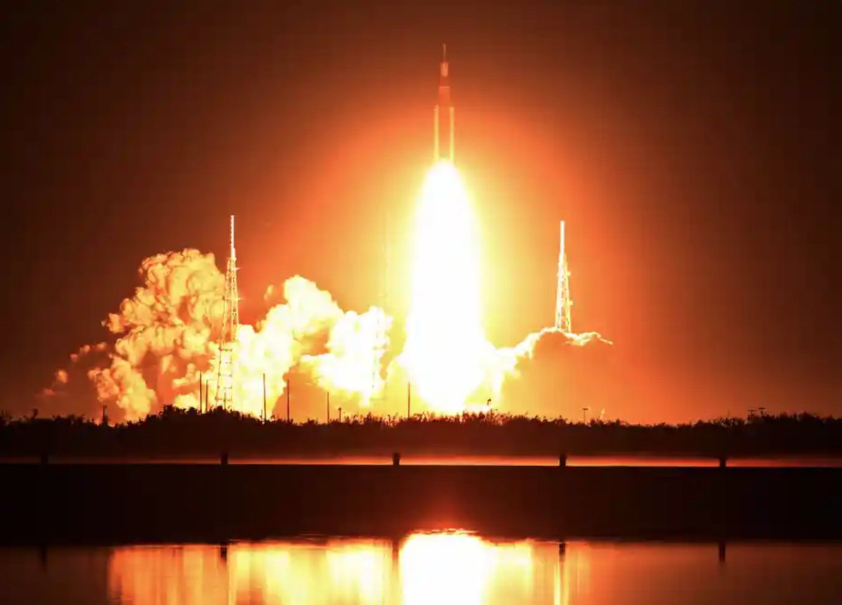 WaterRokit's tweet photo. History has finally taken off with the launch of #Artemis1 ๐
@NASA @NASAArtemis #nasa #nasaartemis #artemis #rocket #rocketlaunch #missionlaunch #stem #stemactivites #stemeducation #stemlearning #waterrocket #waterrokit https://t.co/i2Vv4onhff