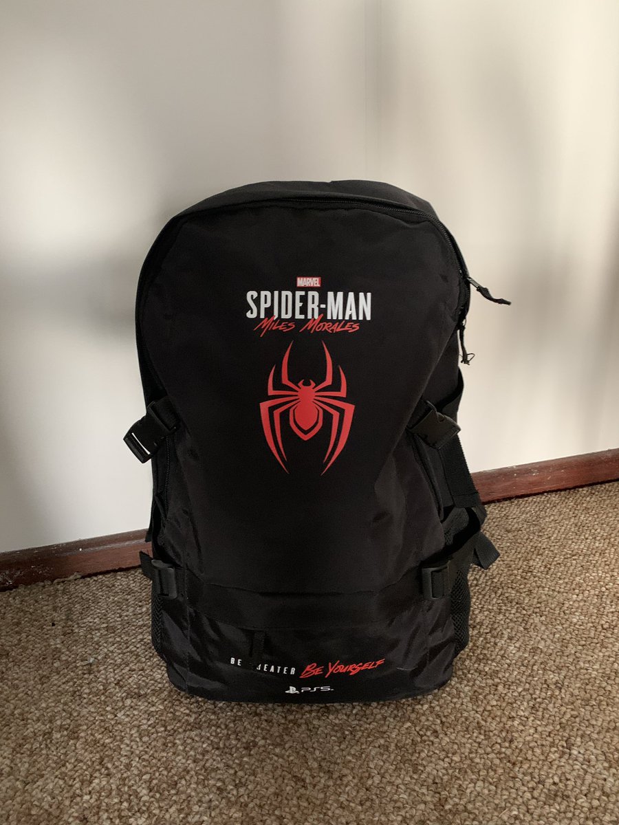 A black widow spider just crawled into my backpack as I’m leaving and has disappeared...

This is either my origin story of becoming Spider-Man, or I’m just gonna die. Probably the latter! https://t.co/RURHxZth5Q