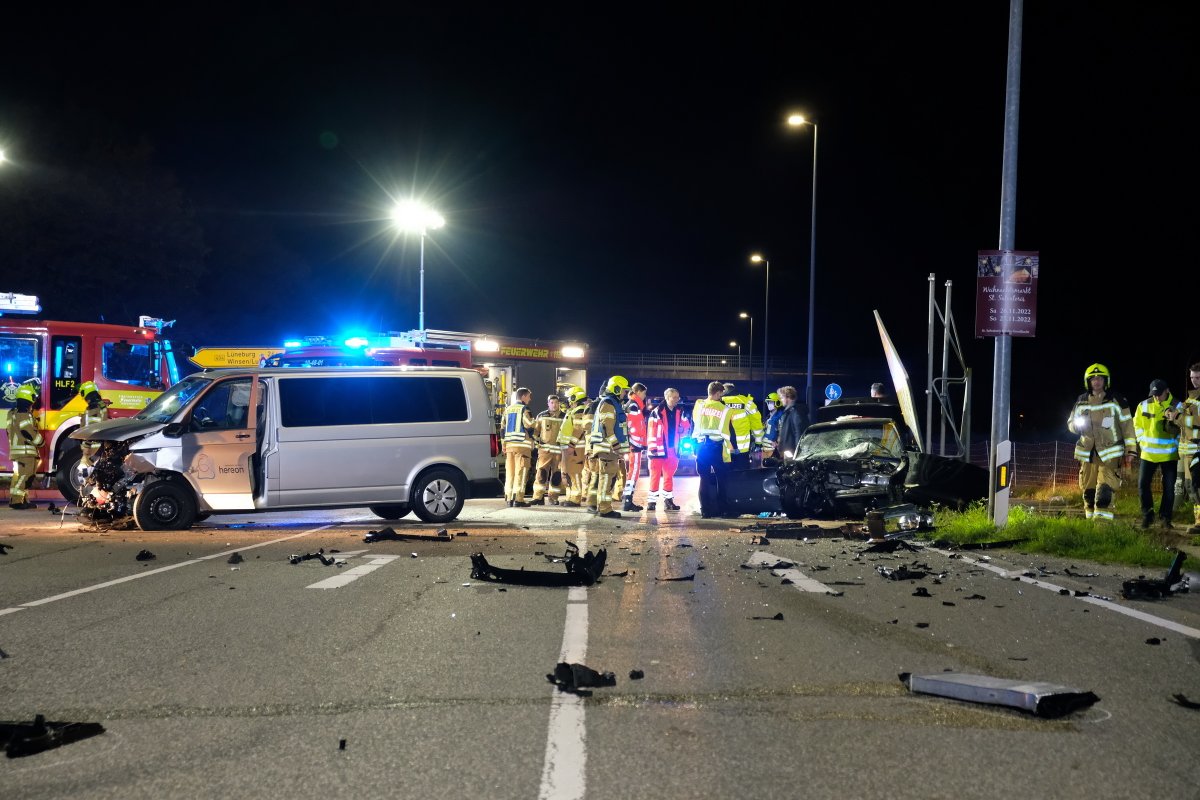 Der tödliche Verkehrsunfall gestern Abend in #Geesthacht, an der Landesgrenze nach Altengamme, ist offenbar auf einen Abbiegefehler gepaart mit überhöhter Geschwindigkeit des Unfallgegners zurückzuführen. Die gaben am Mittwochvormittag Polizei und Staatsanwaltschaft bekannt.