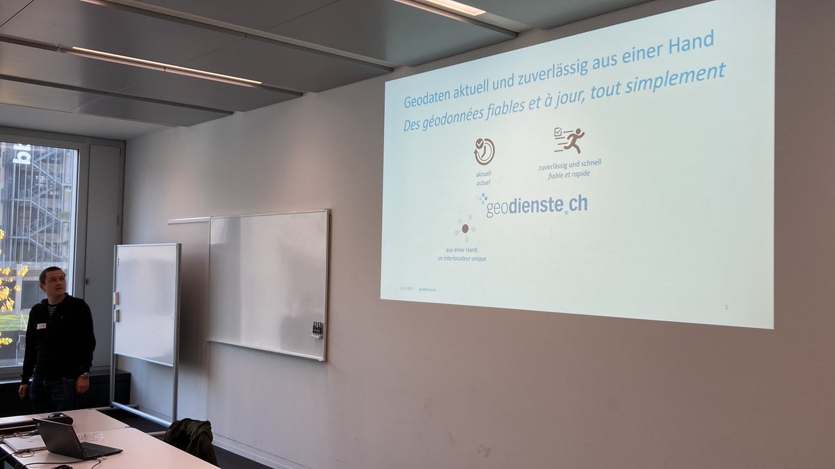 2. #INTERLIS-Anwender:innen-Treffen in Olten — Dominic @KGK_CGC präsentiert die Benefits von Datenmodellen für geodienste.ch