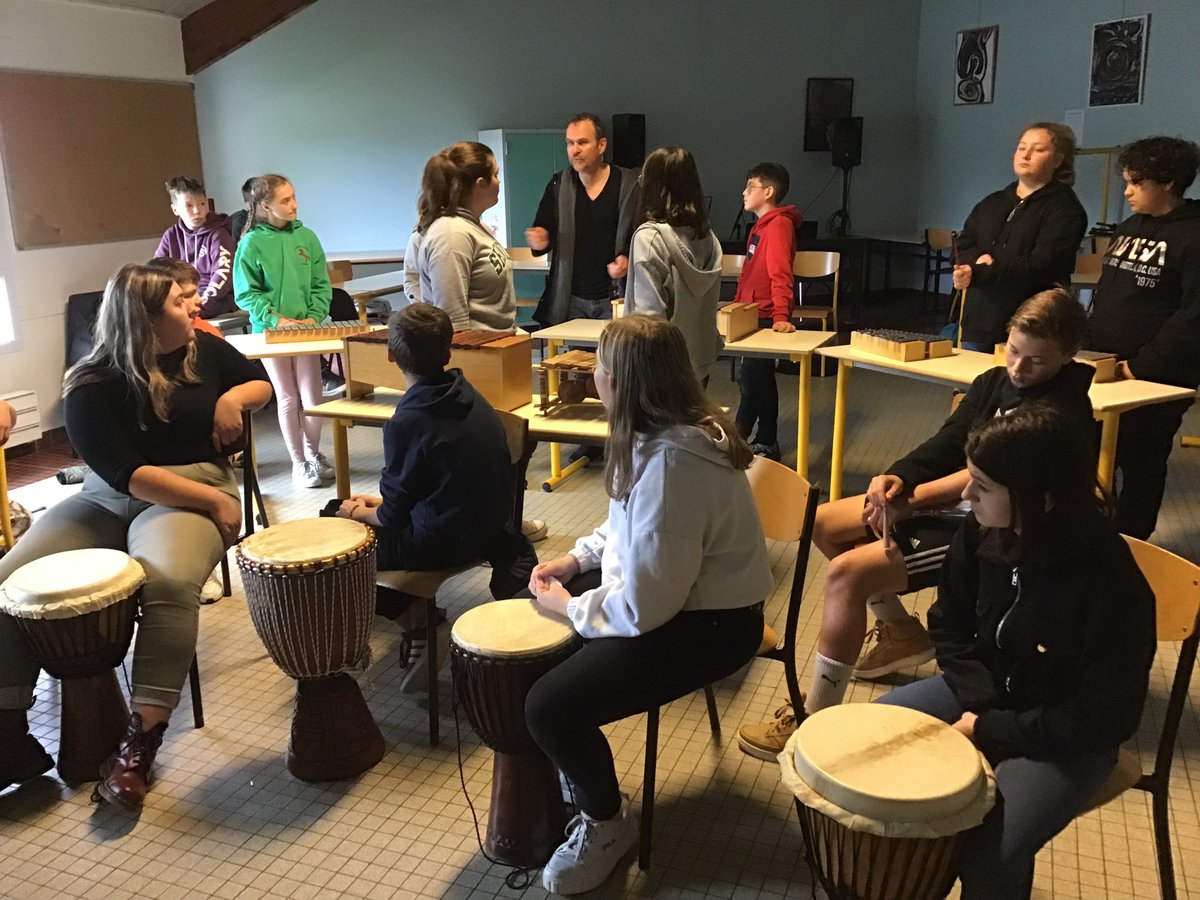 Résidence artistique avec les 5e du <a href="/ClgBarbey/">ClgBarbey</a>, le violoniste et compositeur #RegisHuby et <a href="/TridentSN/">Le Trident Cherbourg</a> : les élèves au cœur du processus de la création musicale afin de préparer le ciné-concert d'un court métrage pour <a href="/LesEgaluantes/">Les Egaluantes</a>. <a href="/ac_normandie/">Académie de Normandie</a> <a href="/LaManche50/">Département de la Manche</a> <a href="/daac_normandie/">DAAC-Normandie</a> #PEAC