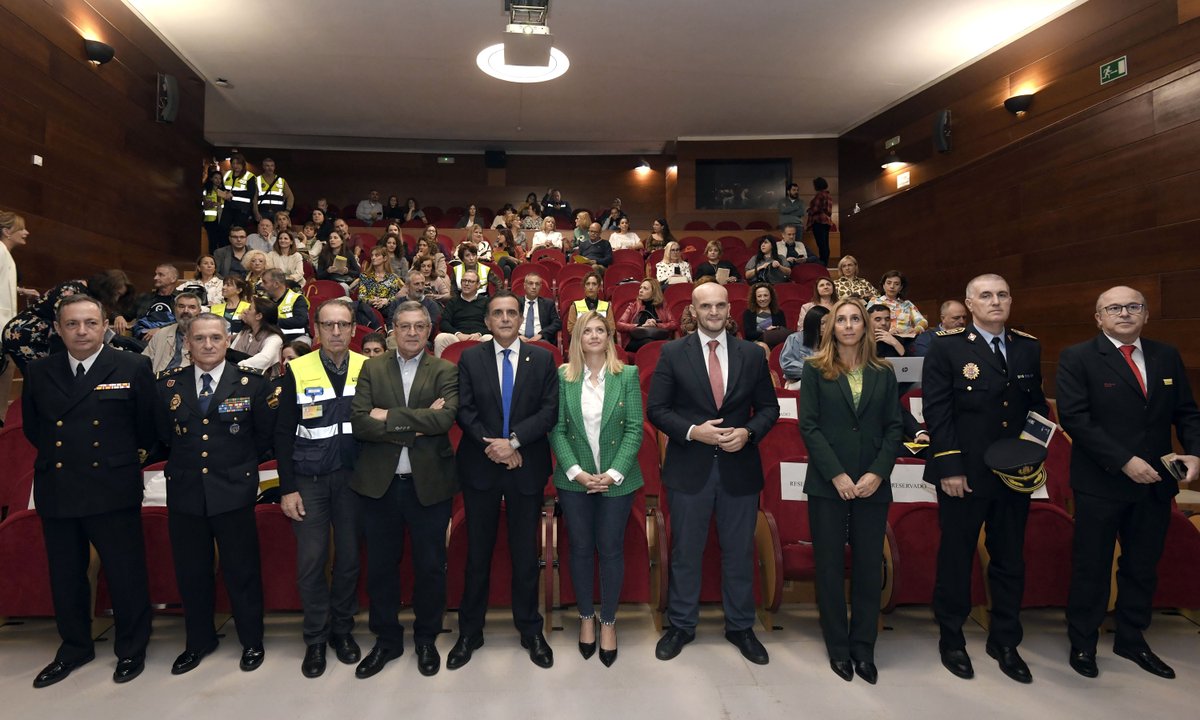 SerranoJAntonio's tweet photo. Los actos por los 25 años del #SEMAS continúan y lo hacen con unas jornadas en las que se abordan las emergencias sociales desde un punto de vista técnico

🫶 Y es que son muchos los servicios que tienen que trabajar de la mano para atender a las personas cuando más lo necesitan. https://t.co/eAhCawOWQ2