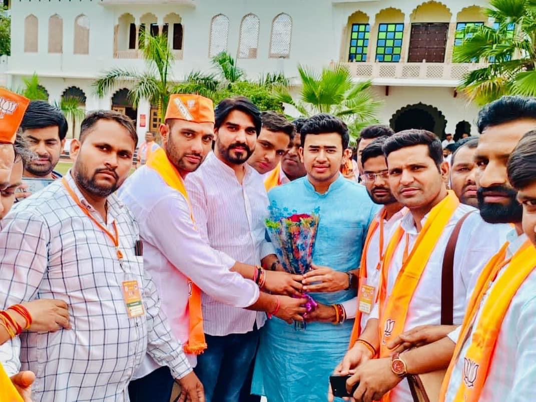 RAJPALLofficial's tweet photo. युवाओं के प्रेरणास्तोत्र, युवा मोर्चा के राष्ट्रीय अध्यक्ष, बैंगलुरु दक्षिण से सांसद श्री @Tejasvi_Surya जी को जन्मदिवस की हार्दिक शुभकामनाएँ। महादेव से प्रार्थना है कि आपको उत्तम स्वास्थ्य व माँ भारती की निरंतर सेवा करने के लिए और शक्ति प्रदान करे। 
#HBDTejasviSurya https://t.co/IZDWdFt4E5