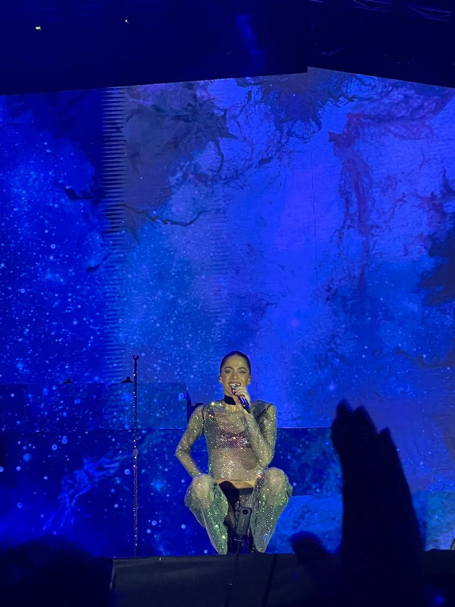 AboutMartinaS's tweet photo. gracias por hacerme sentir la persona más afortunada del mundo cada que me miras. Vos y tus shows son increíbles. Te amo con toda mi alma y espero verte pronto @TiniStoessel https://t.co/XwUv2UmwsL